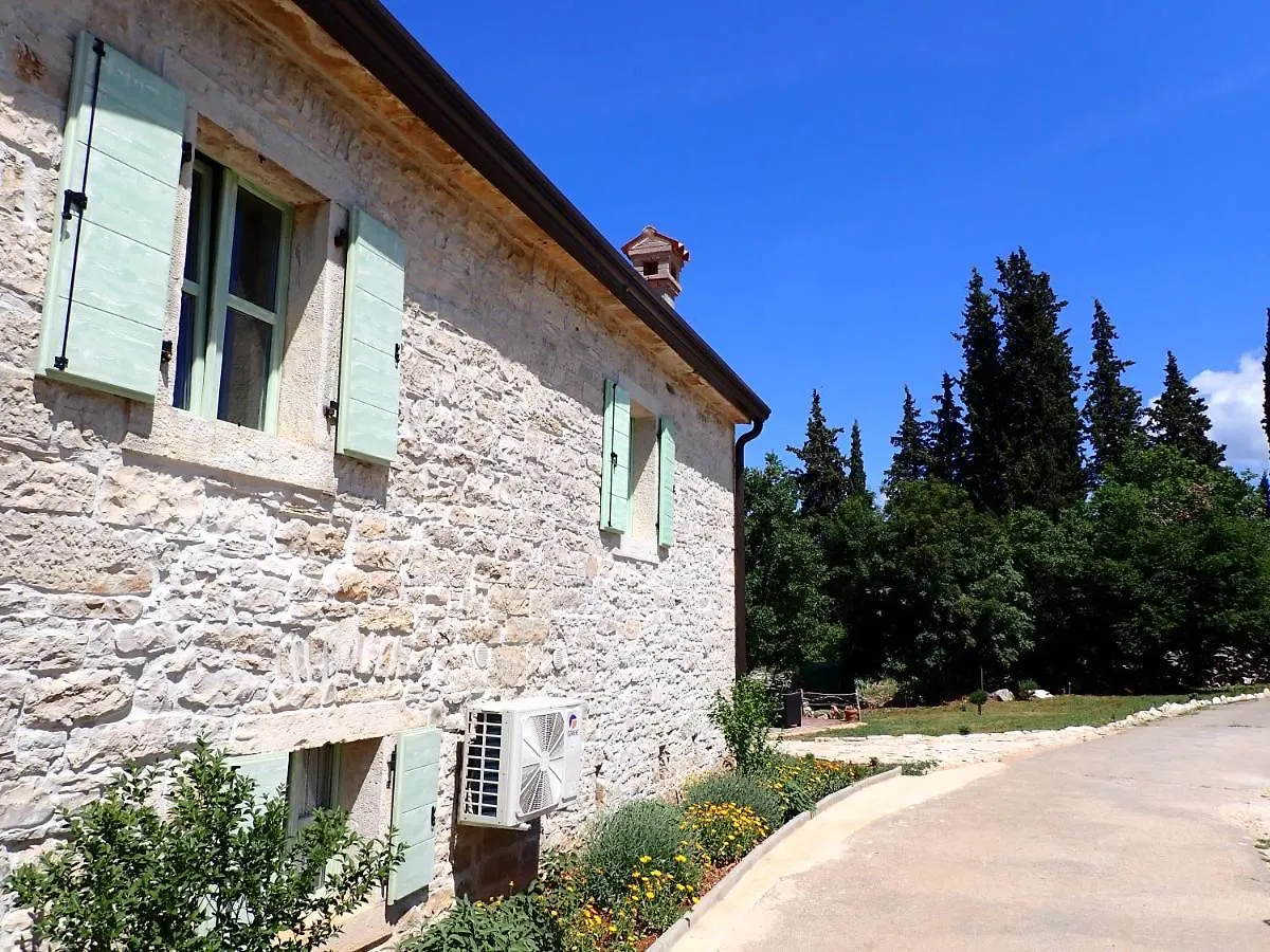 Cottage Al Merlo Olivo بوجي بيت للعطل
