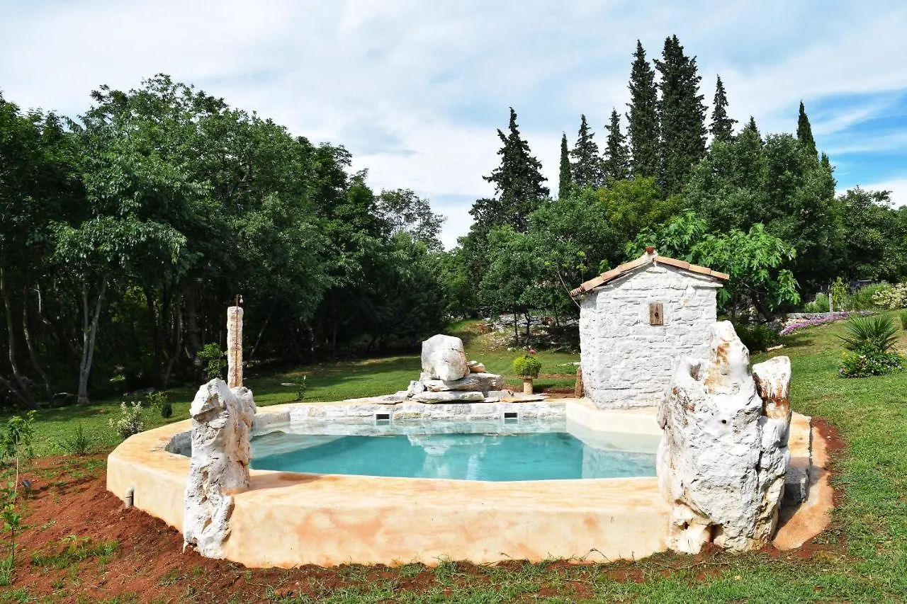 Cottage Al Merlo Olivo بوجي بيت للعطل